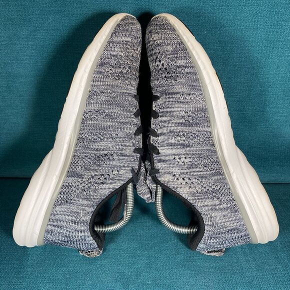 Size 10 - Women’s APL Techloom gray running shoes - Picture 5 of 8